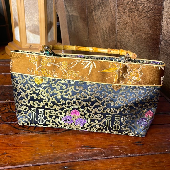 Beautiful silk purse with bamboo handles - Picture 3 of 6